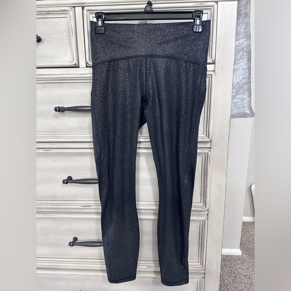 Lululemon Train Times 7/8 Pant *25"
Luminosity Foil Print Black Silver / Black - Picture 2 of 12